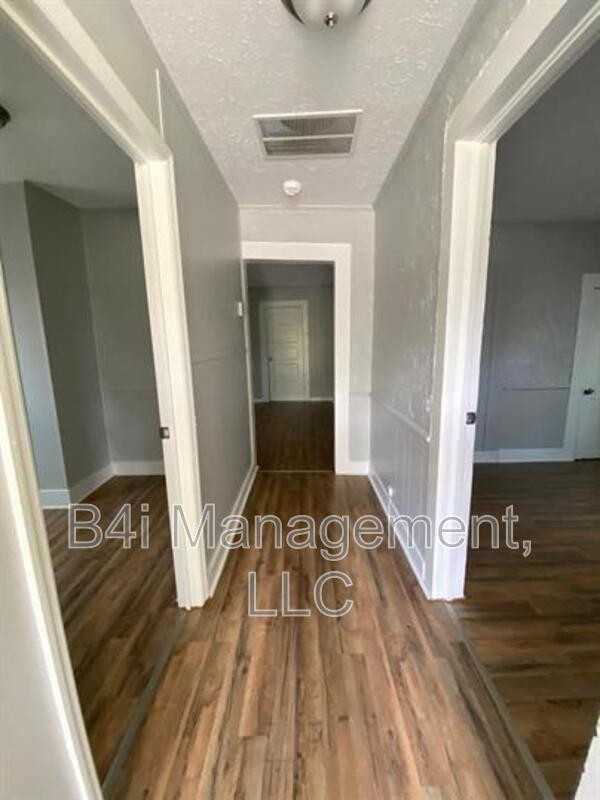 110 W Mitchell St - Photo 2 of 14