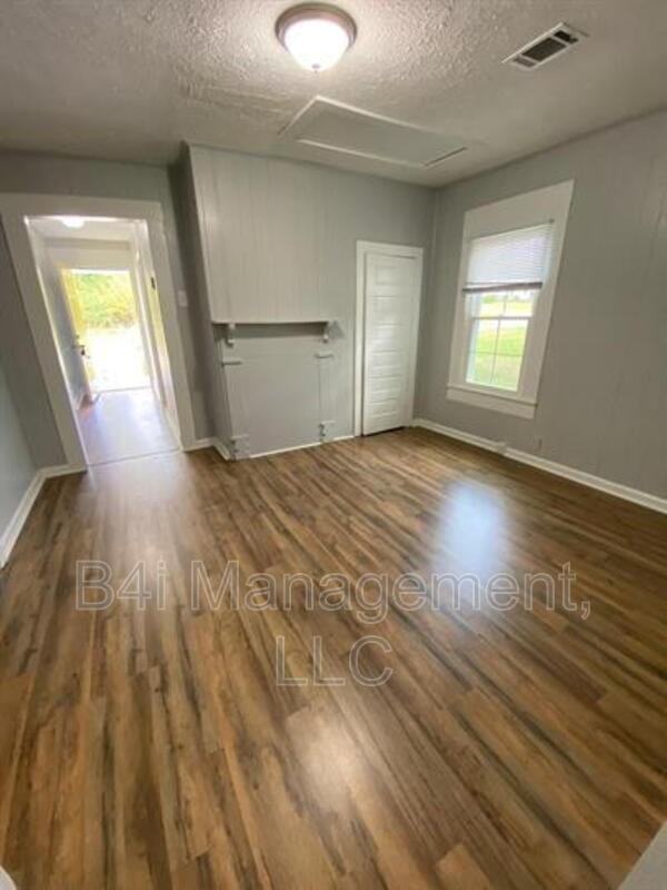 110 W Mitchell St - Photo 6 of 14