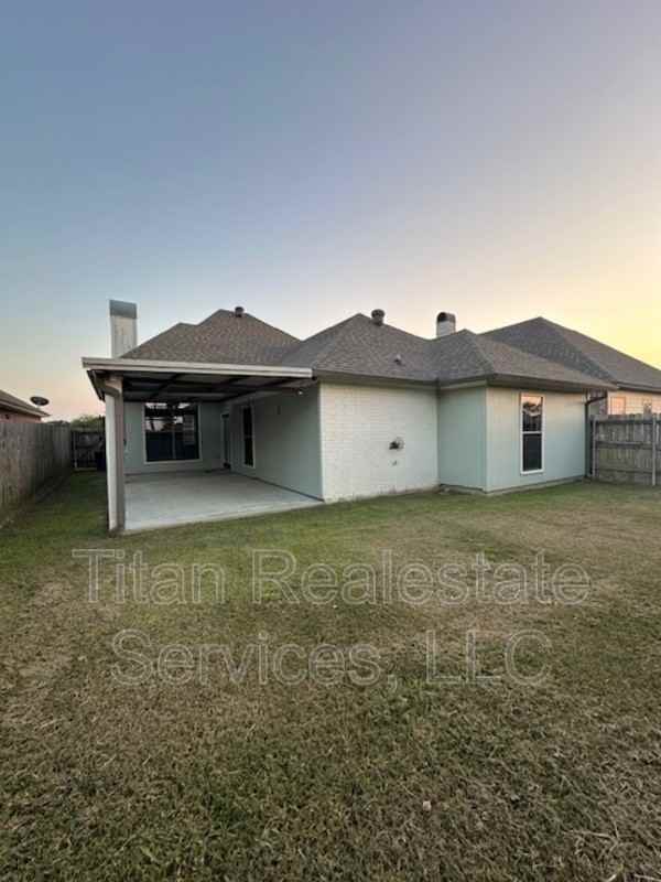 204 Braxton Dr - Photo 2 of 12