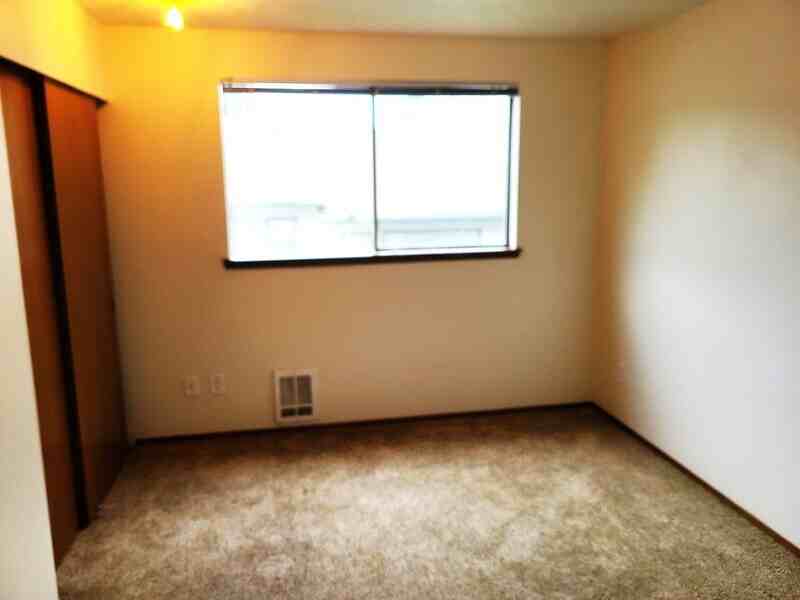 14009 32nd Ave Ne #101 - Photo 3 of 6