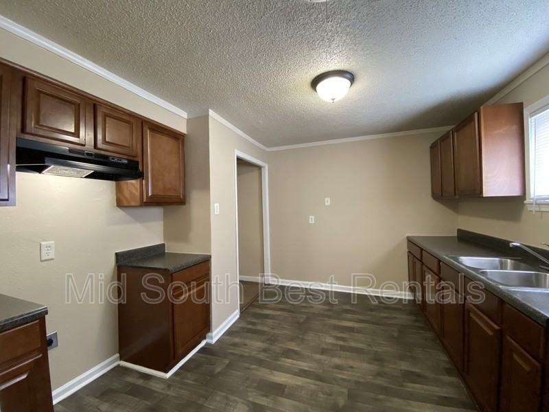 1679 Lapaloma St - Photo 3 of 11