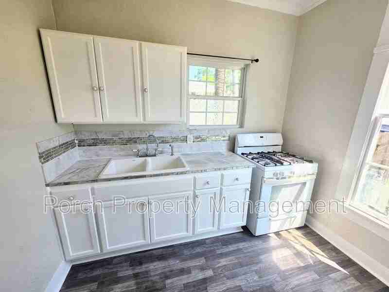 320 N Barcelona St #7 - Photo 4 of 15