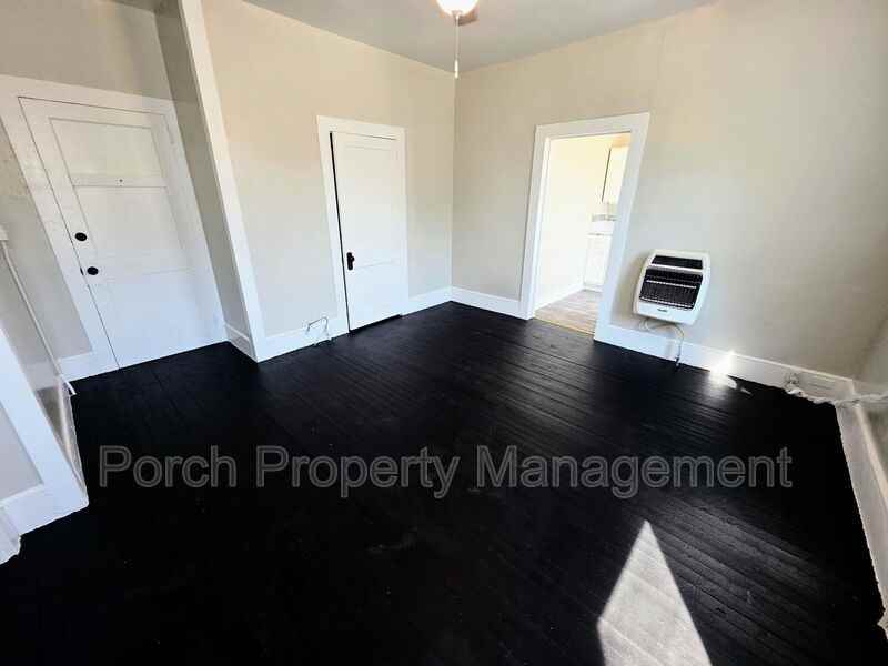 320 N Barcelona St #7 - Photo 7 of 15