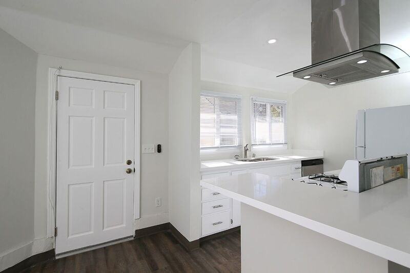 10002 1/2 Pinewood Ave - Photo 4 of 10