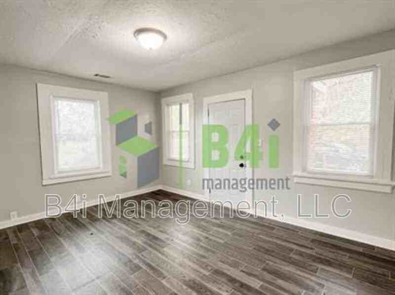 2056 Mason Street - Photo 4 of 9