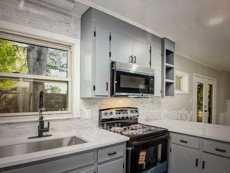 1141 Carolina Cir - Photo 2 of 24