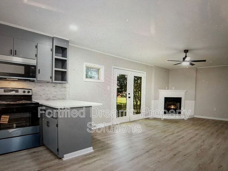 1141 Carolina Cir - Photo 3 of 24