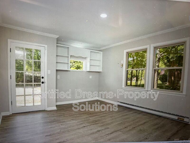 1141 Carolina Cir - Photo 6 of 24