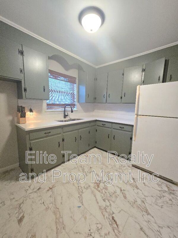 809 Wilbrown Cir - Photo 2 of 23