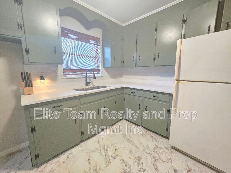 809 Wilbrown Cir - Photo 3 of 23