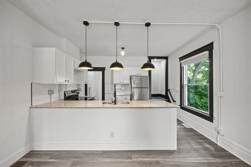 945 E Whittier St - Photo 2 of 19