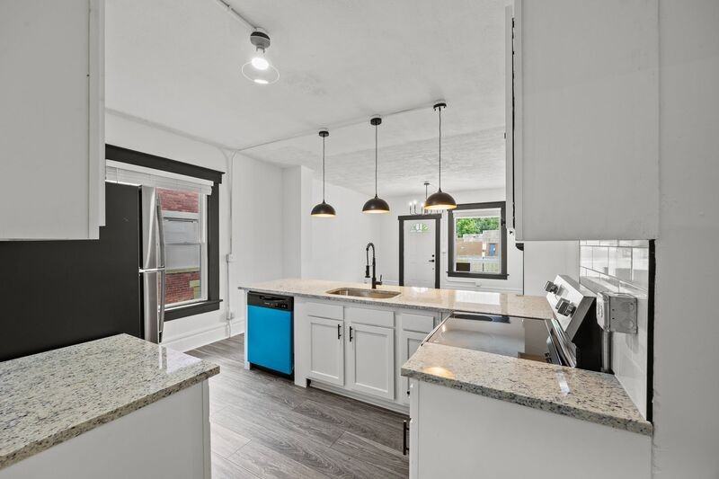 945 E Whittier St - Photo 4 of 19