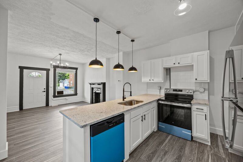 945 E Whittier St - Photo 5 of 19