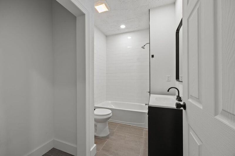 945 E Whittier St - Photo 6 of 19