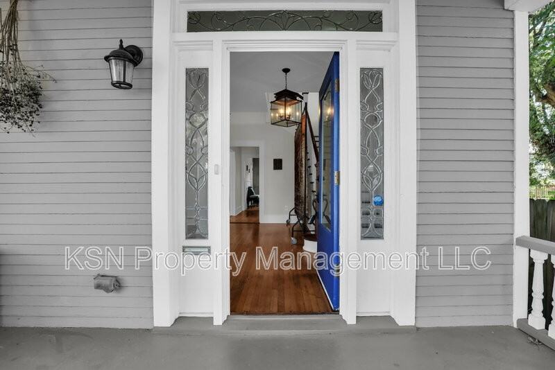 517 E 40th St - Photo 6 of 49