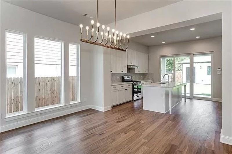 3205 Forest Park Blvd - Photo 3 of 9