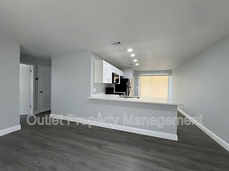 442 S Hill Ave - Photo 6 of 13