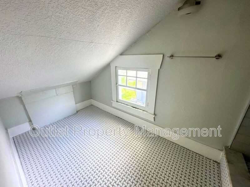 133 E Concord St #1 - Photo 6 of 7