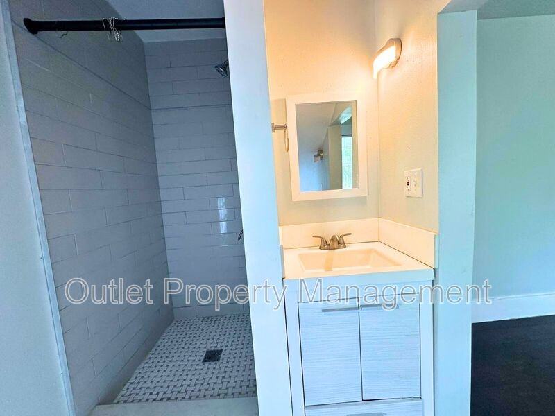 133 E Concord St #1 - Photo 7 of 7