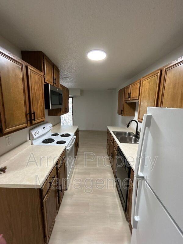 205 E Arbor Ave - Photo 2 of 13