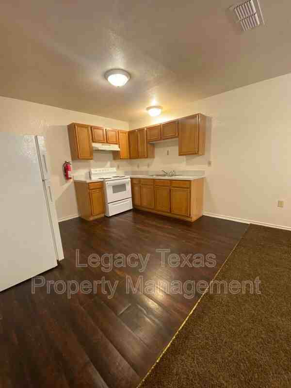 1112 Williams Ave #C - Photo 2 of 13