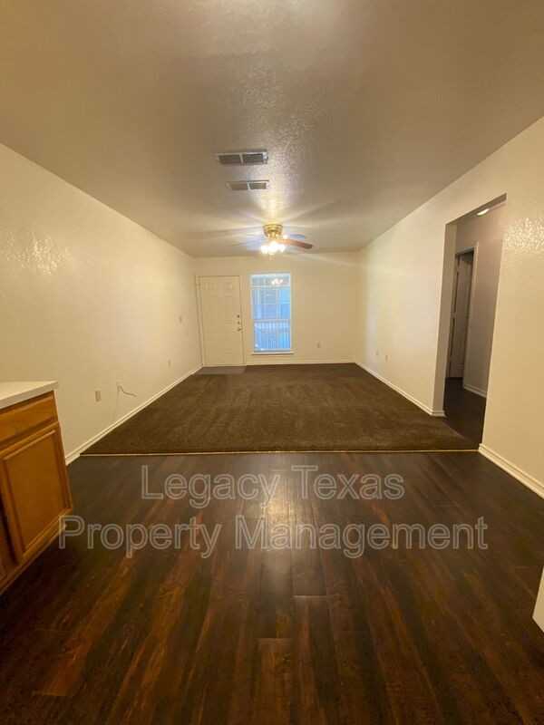 1112 Williams Ave #C - Photo 3 of 13