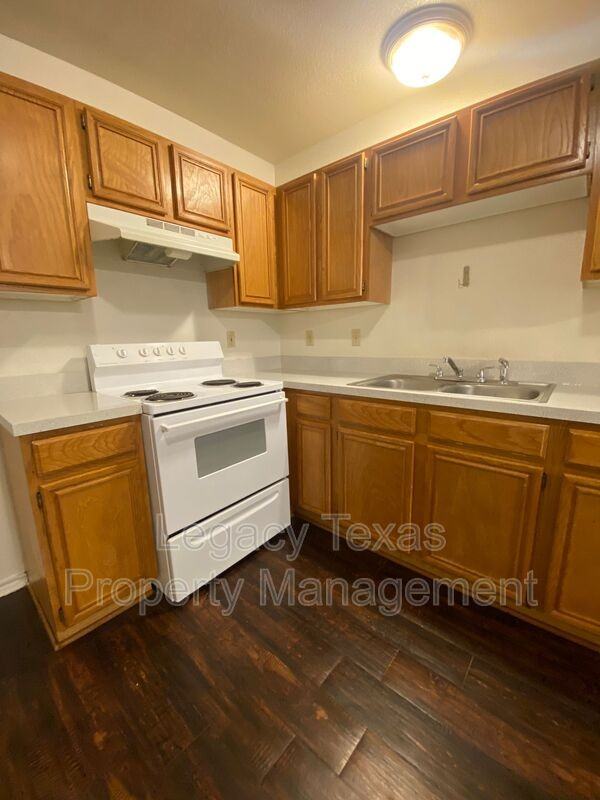 1112 Williams Ave #C - Photo 6 of 13