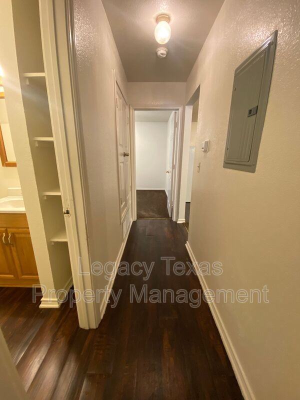 1112 Williams Ave #C - Photo 7 of 13