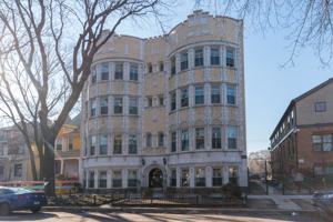 featured image of 1527 W Pratt Blvd #2E