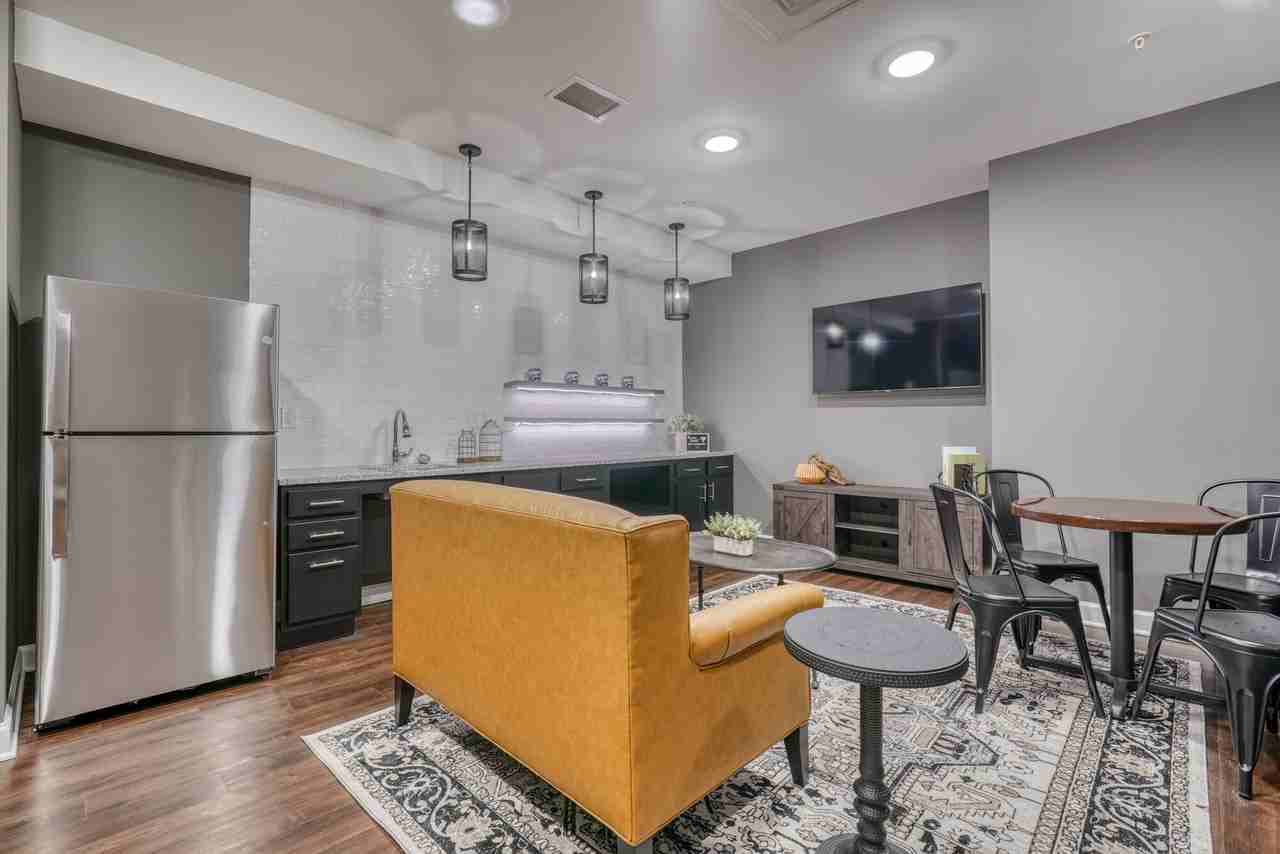 Flats at Sandy Springs - Photo 5 of 21