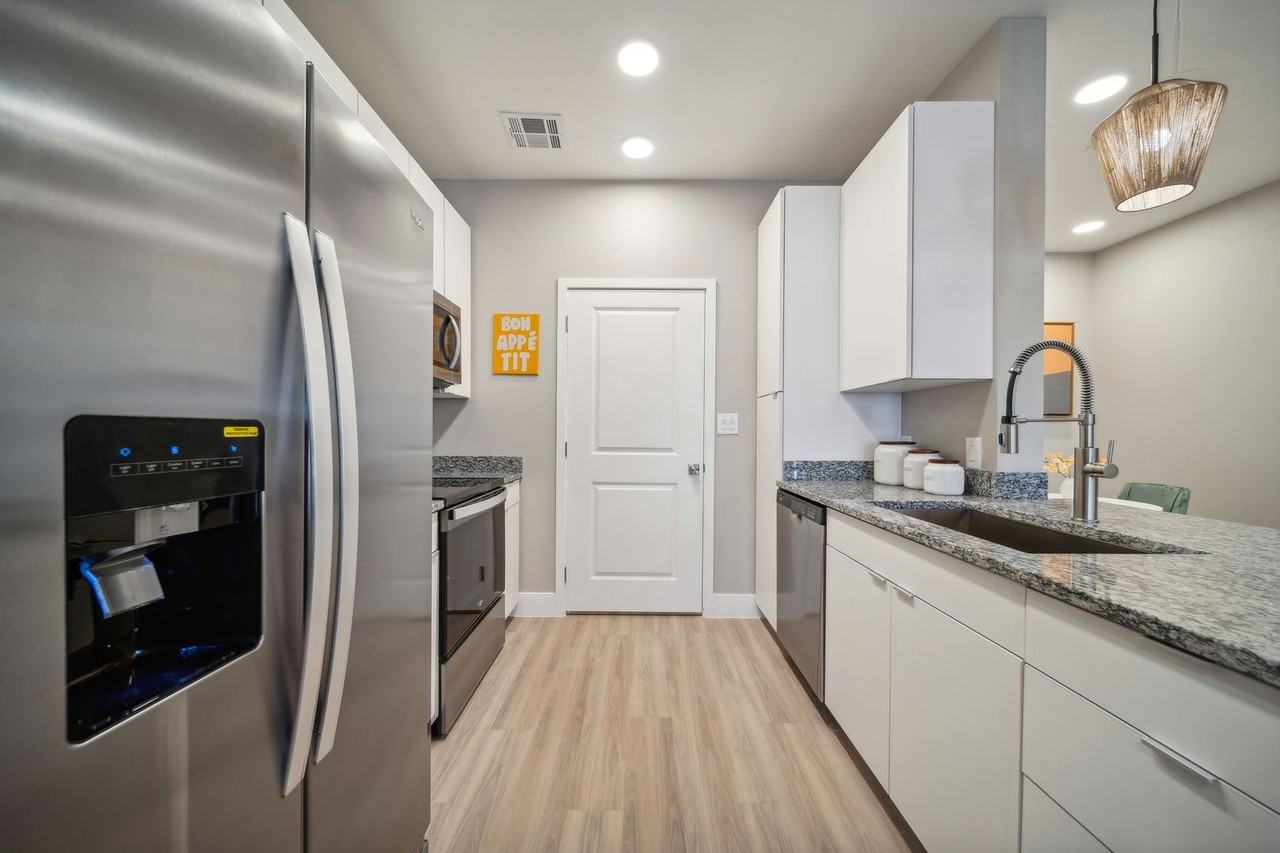 2 BD/2 BA Fully Furnished, Brand New Luxury Apartments, W/D Connections, Granite Countertops - Photo 3 of 50