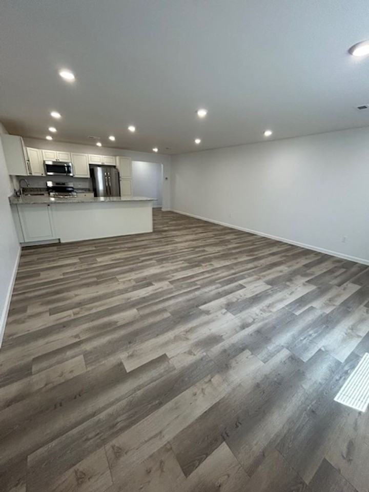 423 James Dr - Photo 2 of 13