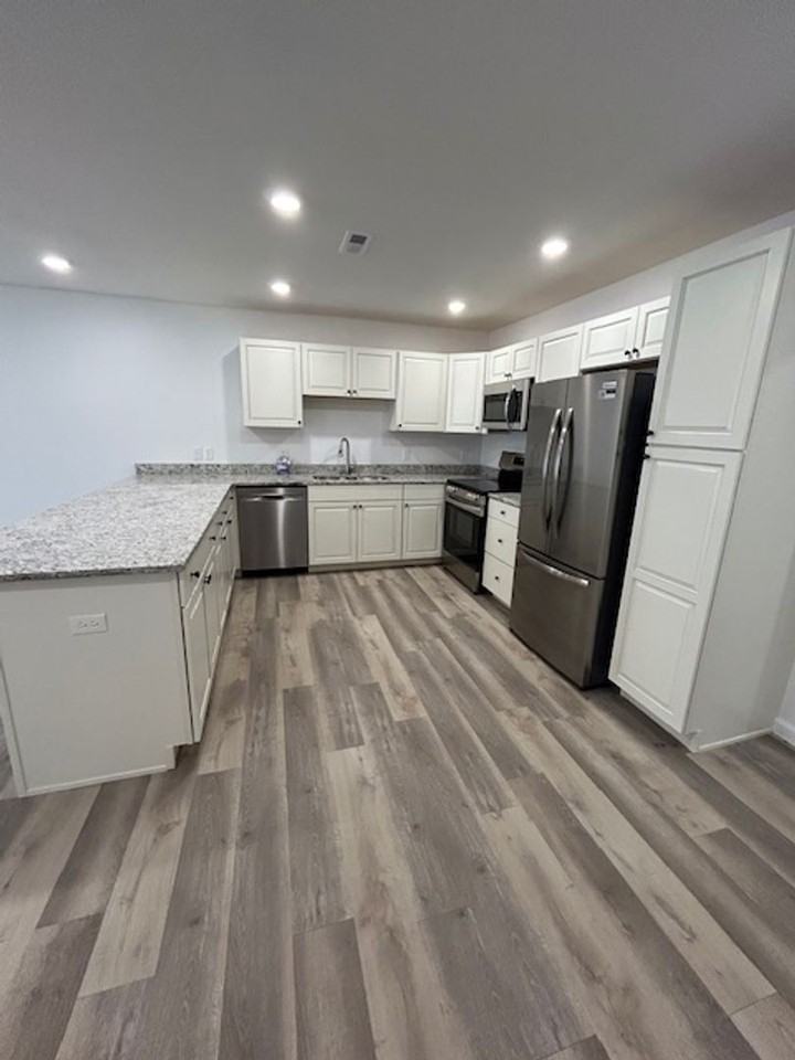 423 James Dr - Photo 4 of 13