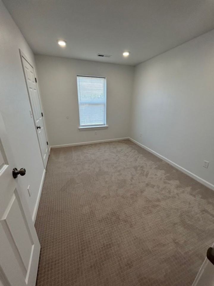 423 James Dr - Photo 6 of 13