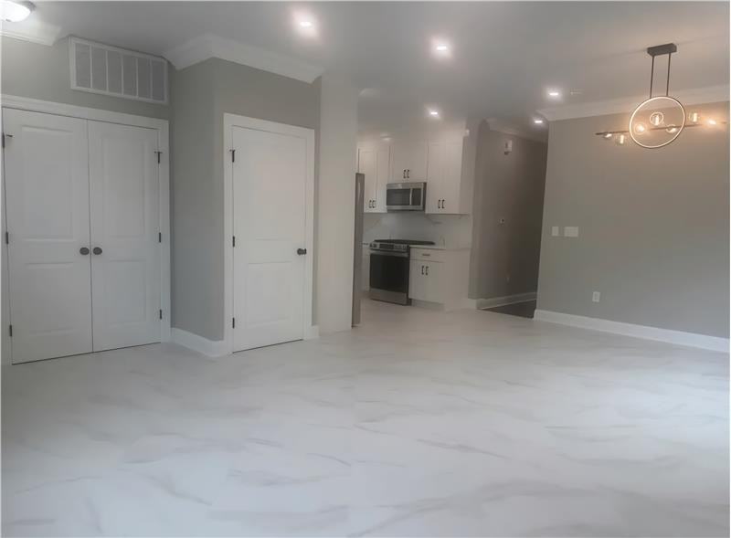 464 Vernon Ave #2 - Photo 2 of 14