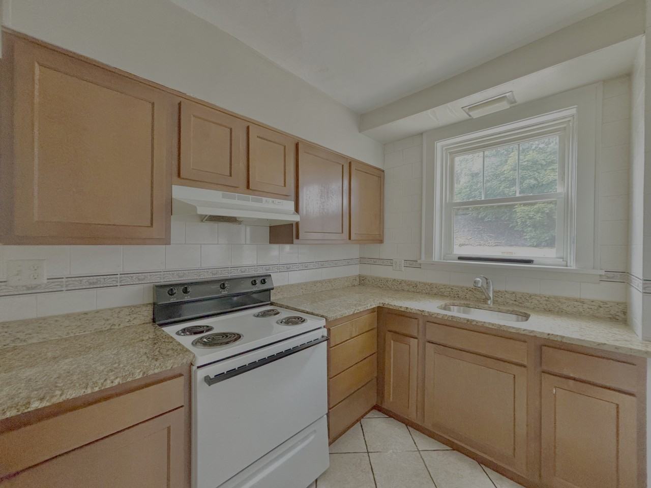 WARWICK APARTMENTS -- 039 - Photo 3 of 6