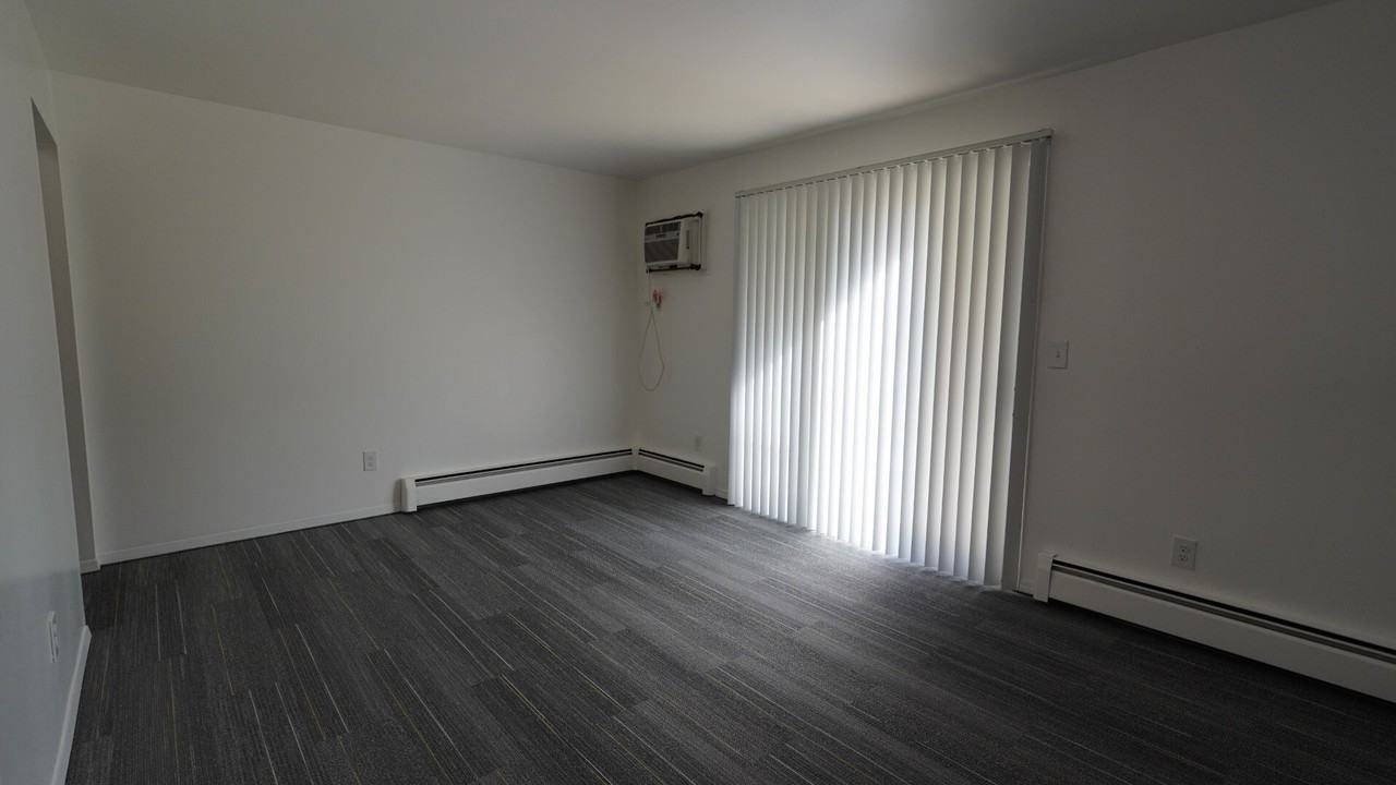 Main St East 211 - Photo 4 of 15