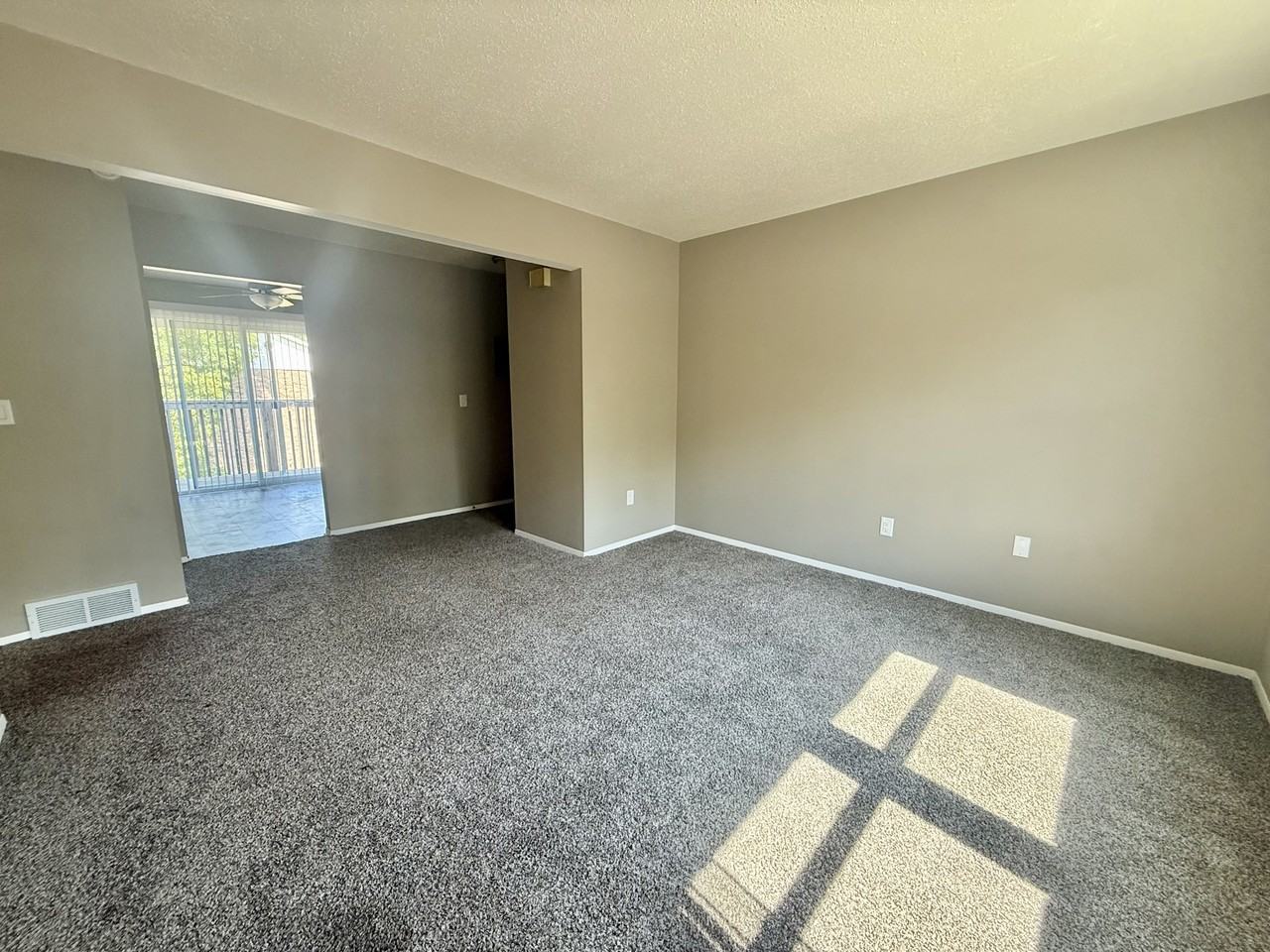 1301 91st Avenue West - Photo 4 of 30