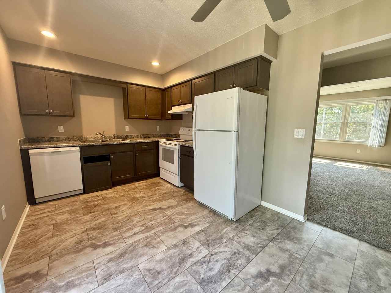 1301 91st Avenue West - Photo 5 of 30