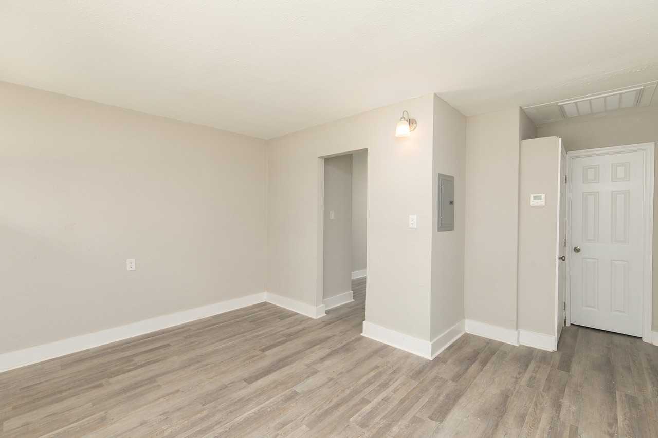 Duke Complex - Photo 4 of 11