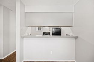 Awesome open Studio Apartments Close to Downtown - Photo 1 of 1