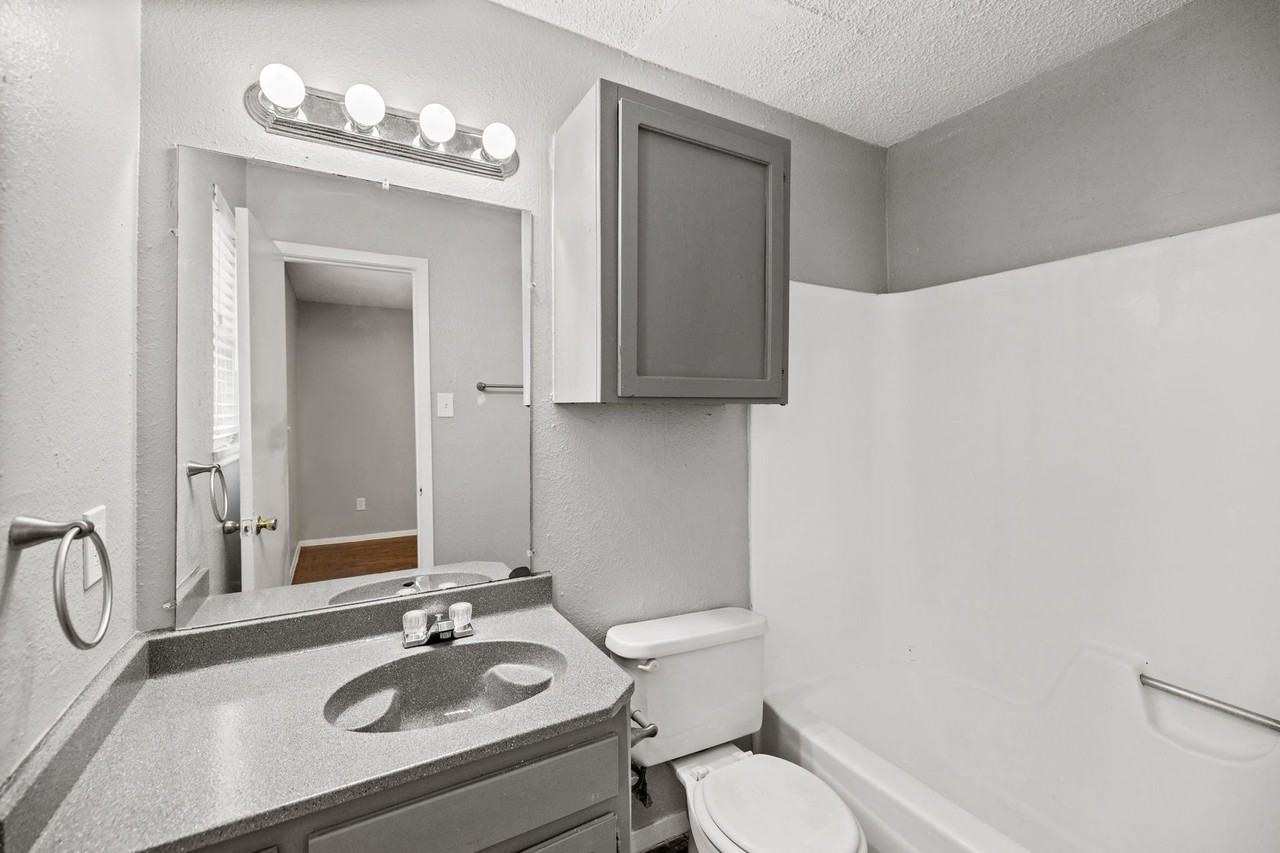 Awesome open Studio Apartments Close to Downtown - Photo 4 of 26