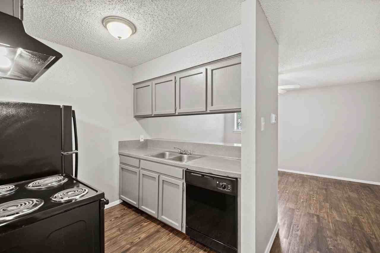 Awesome open Studio Apartments Close to Downtown - Photo 5 of 26