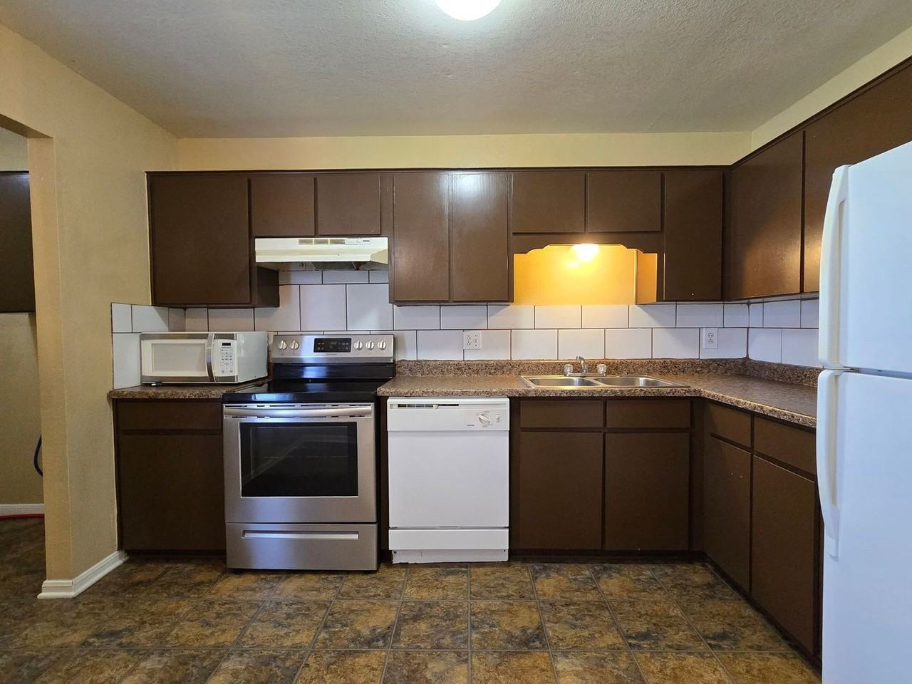1007 Circle M Dr #A - Photo 3 of 12