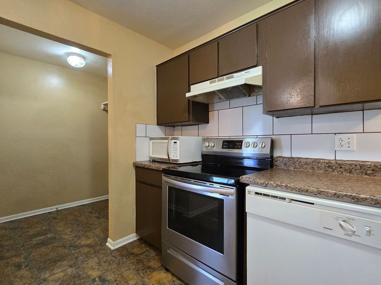 1007 Circle M Dr #A - Photo 4 of 12