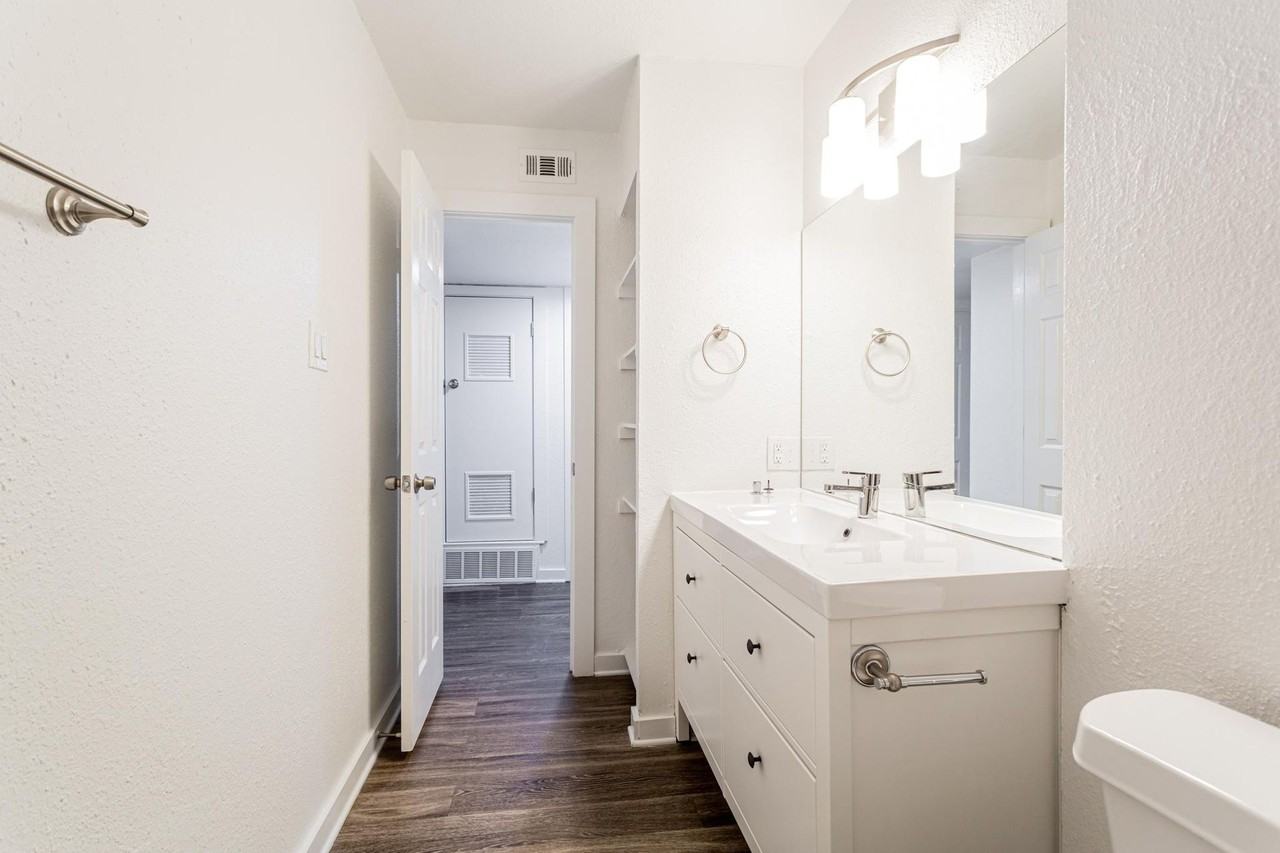 Gault St Apartments - Photo 5 of 12