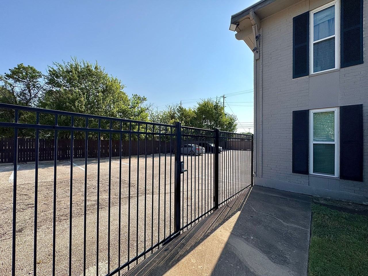 Gault St Apartments - Photo 7 of 12