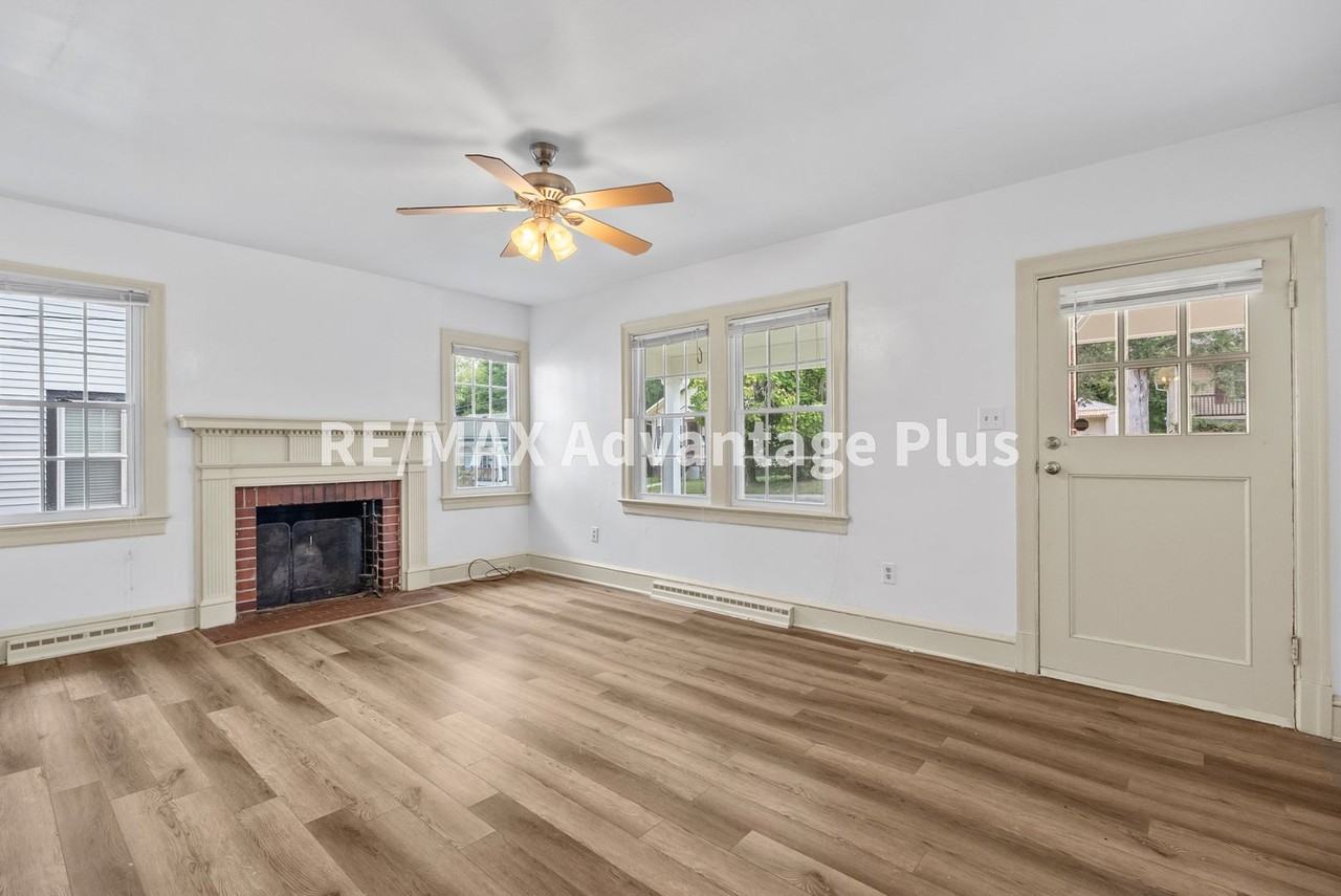 303 S Virginia St - Photo 2 of 43