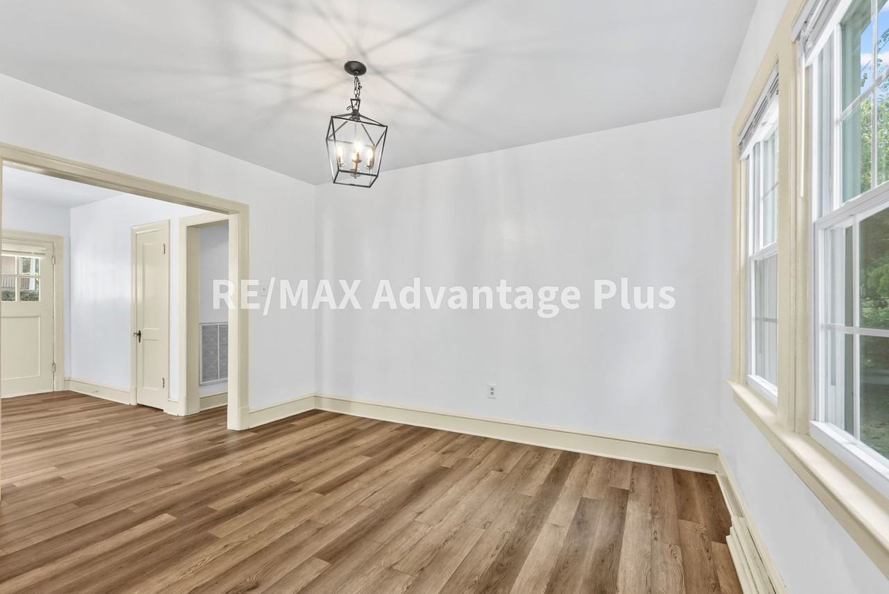 303 S Virginia St - Photo 6 of 43