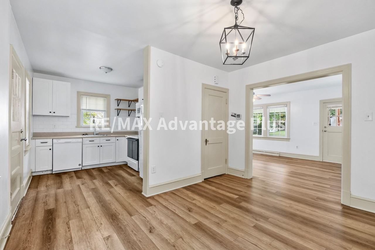 303 S Virginia St - Photo 7 of 43